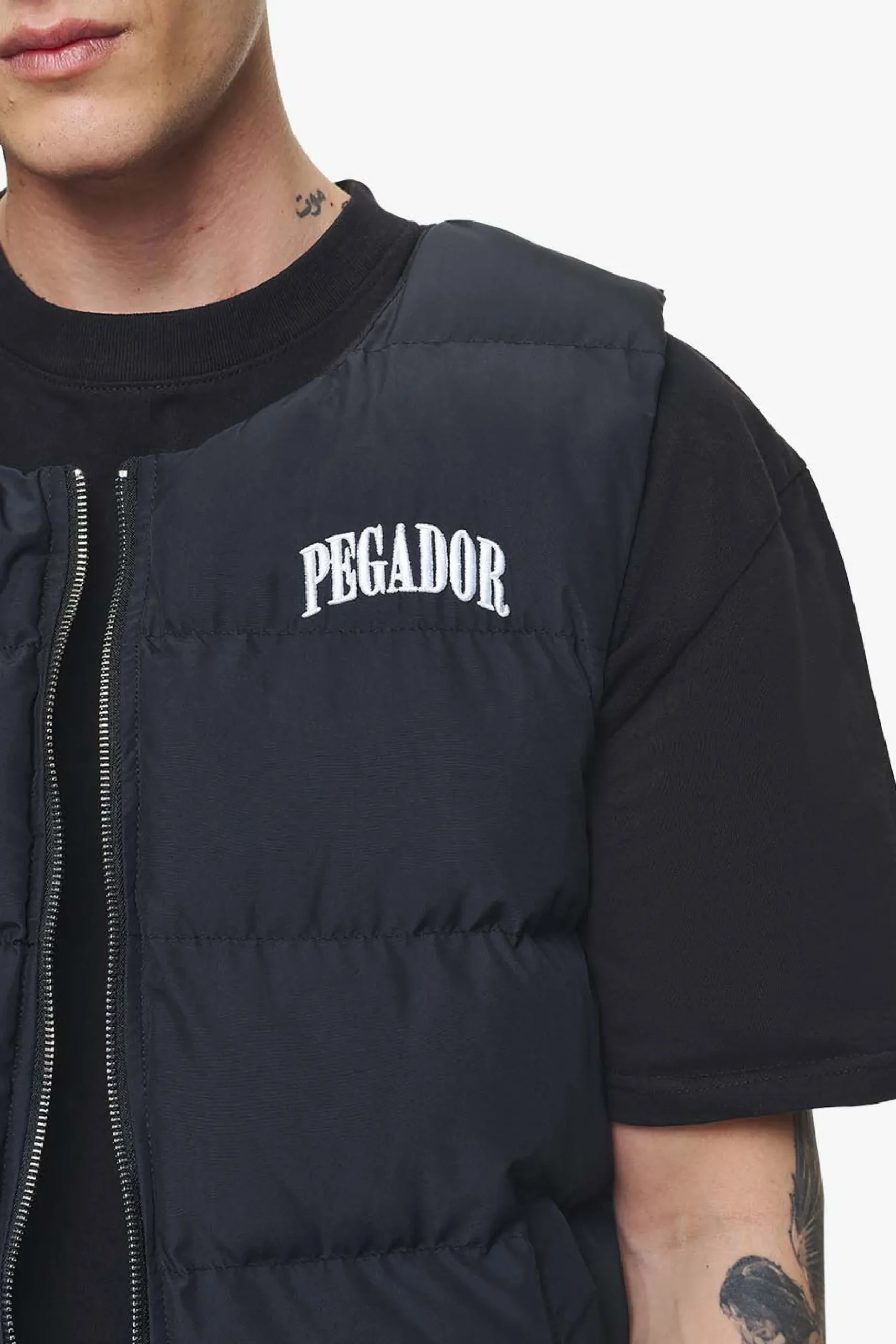 Pegador Vests|Aberdeen Round Neck Puffer Vest Black Ink